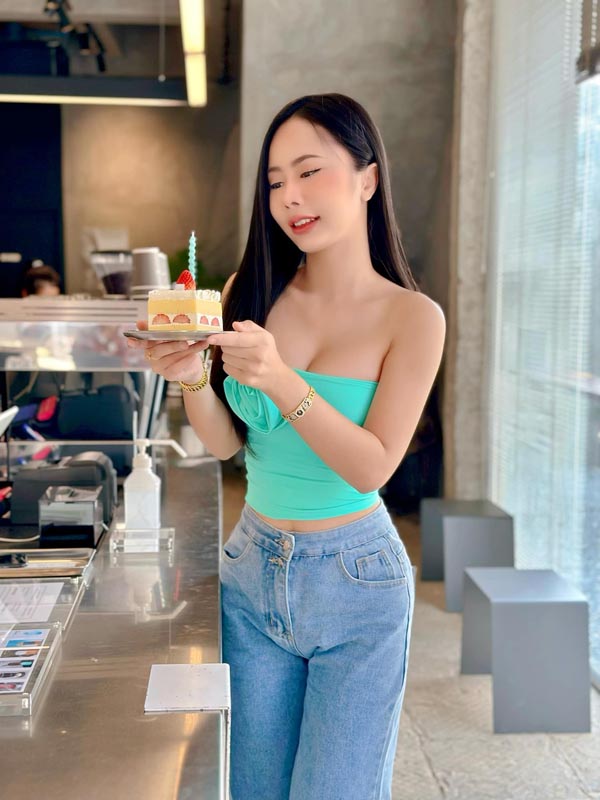 Benny Benz แจกวาร์ป น้องเบนซ์ นางแบบ หน้าคม อวดหุ่น โชว์บิกินี่ 18+ 25