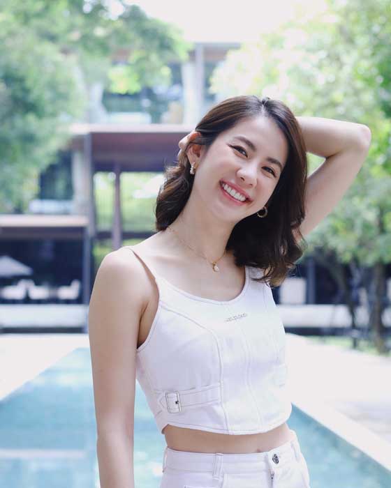 พลอย ภัทรากร แจกวาร์ป สาวสวย เซ็กซี่ นักแสดงซิตคอม อาจารย์คง 30