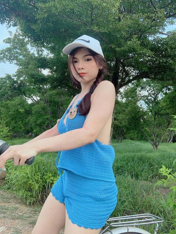 iLada Kat แจกวาร์ป แคท ไอลดา สาวหมวย หุ่นดี ดาวทวิต Onlyfans 18+ 19