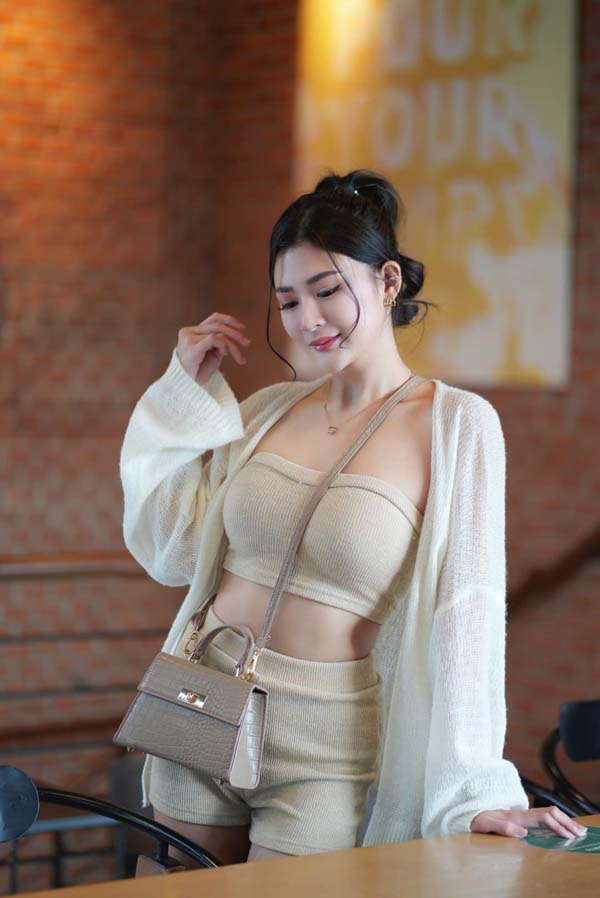 Benya Rattana แจกวาร์ป แบมโบว์ นางแบบ หน้าหมวย อกใหญ่ โอลี่แฟน 7