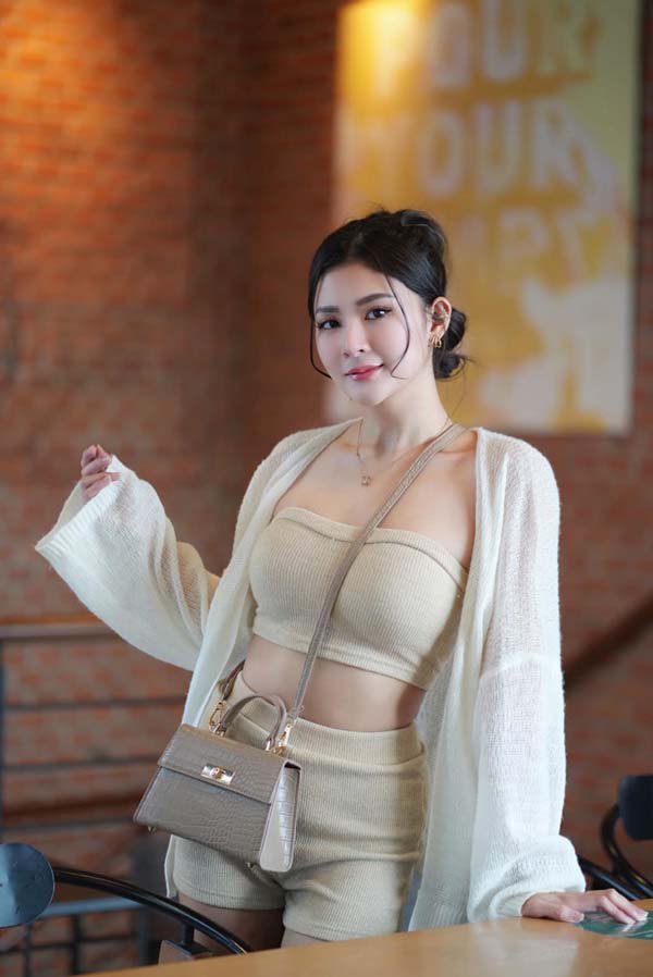 Benya Rattana แจกวาร์ป แบมโบว์ นางแบบ หน้าหมวย อกใหญ่ โอลี่แฟน 8