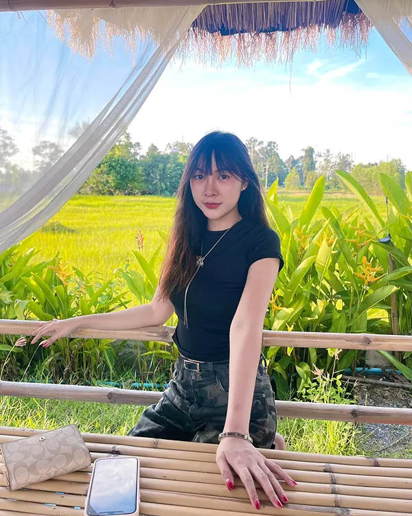 ปุ๋ย นิศากร วาร์ปสาว pui nisakorn ครูสาว คอนเทนต์ยั่ว สายฮา รูปเด็ด 18+ 25
